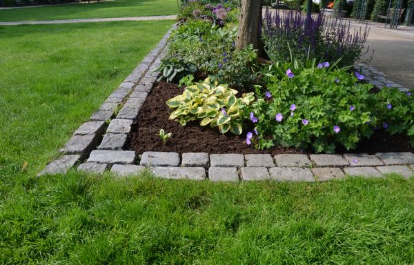 Flower Bed Mulching in Huntsville